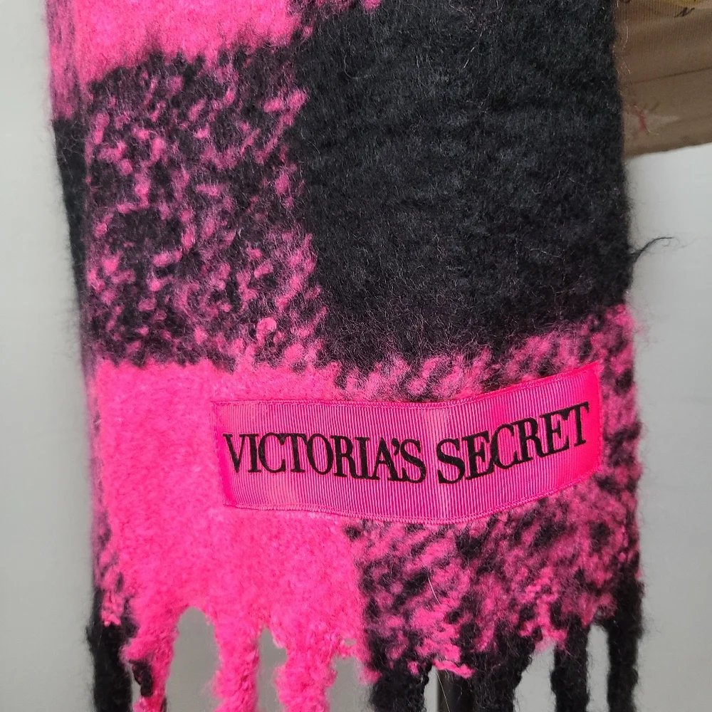 Victoria's Secret Hot Pink Black Buffalo Plaid Soft Knit Fringe Scarf Embroidery